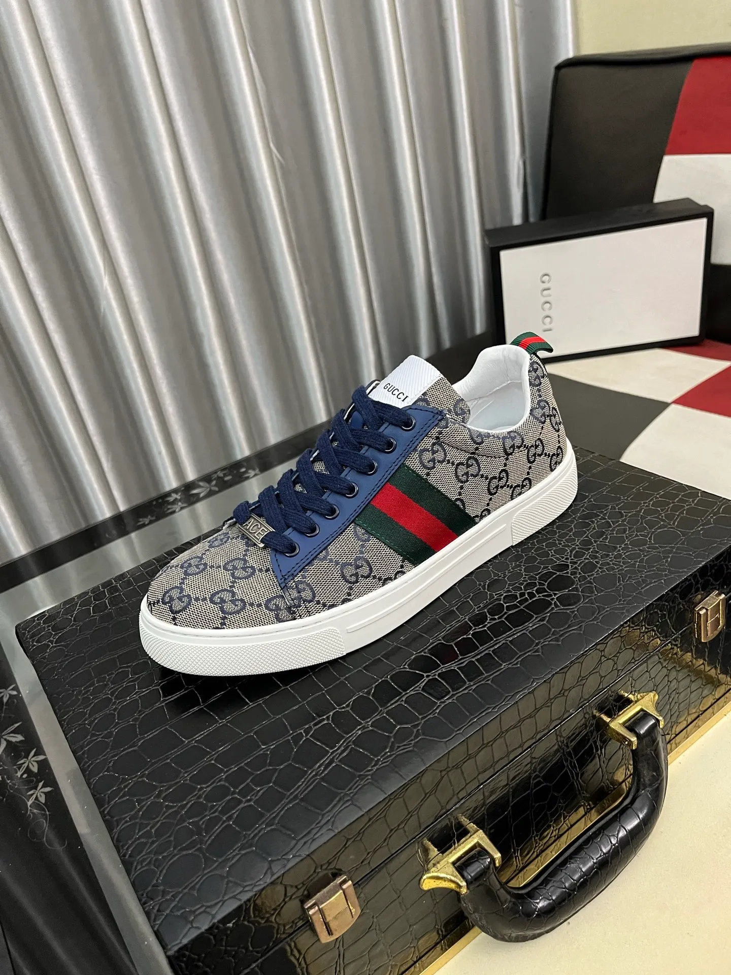 Men's Men's Shoes💰420⌚️⌚️【GUCCI】Gucci men's latest white shoe series casual shoes! The official website is built 1:1. Upper: Made of imported cowhide, with electric embroidery ➕Inner lining: Made of high-quality first-layer pigskin, soft and comfortable. Picky material selection and exquisite workmanship give you the best enjoyment. Size: 38-443️⃣Colors available